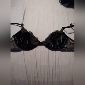 Sexy Victoria's secret bra 32c